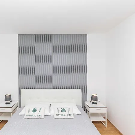 アパート 2 Bedroom Awesome In